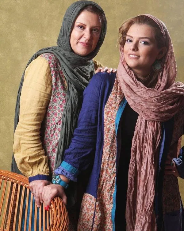 عکس قدیمی دنیا مدنی و مادرش رویا تیموریان