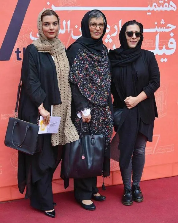 عکس قدیمی دنیا مدنی و مادرش رویا تیموریان