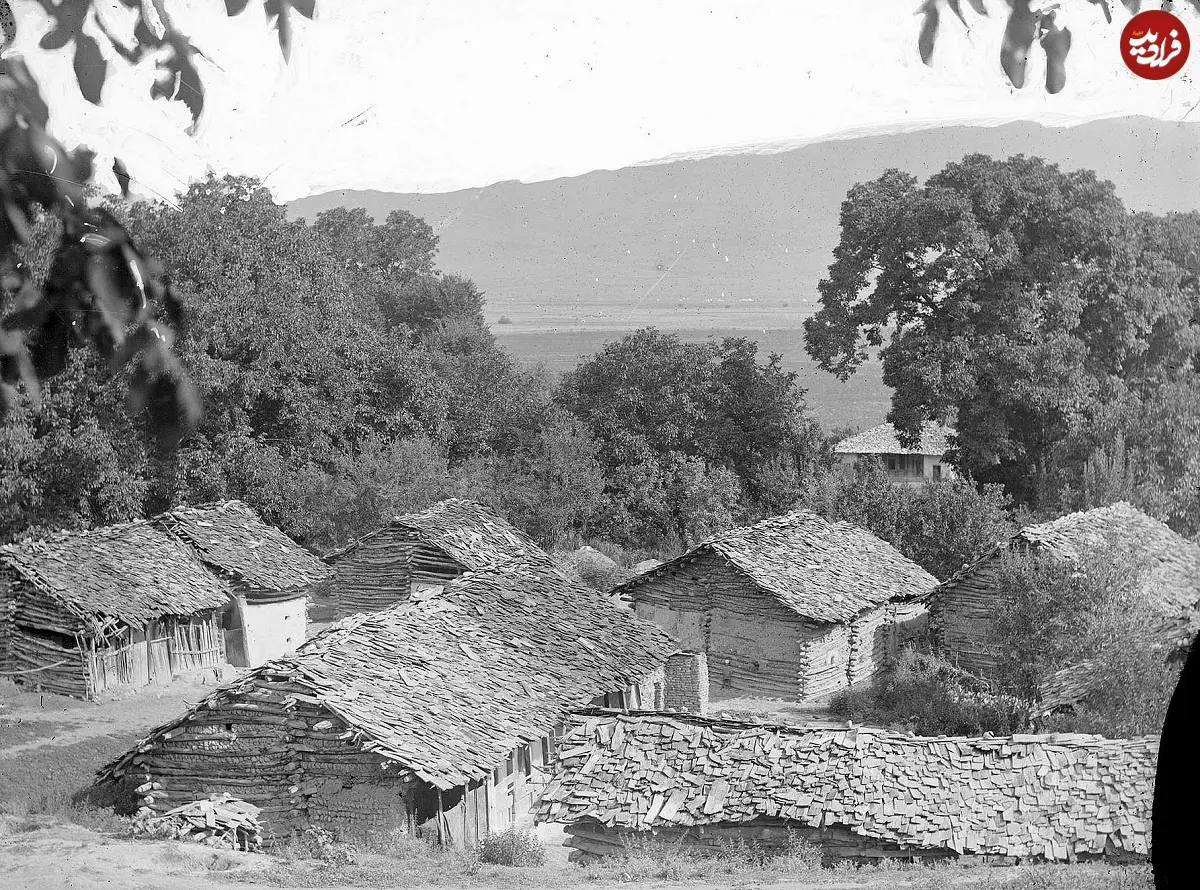 عکس - سفر زمان - نمایی از یک دهکده چوبی در اطراف کوه های البرز - حدود ۱۲۰ سال پیش
