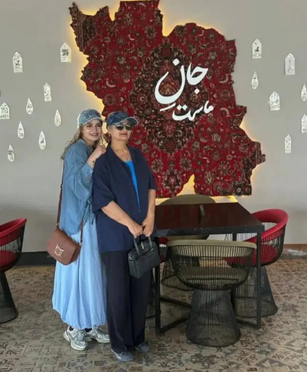 سپیده خداوردی با انتشار عکس های خانوادگی ، قاب صمیمی با پدر ، مادر و پسرش را به اشتراک گذاشت !