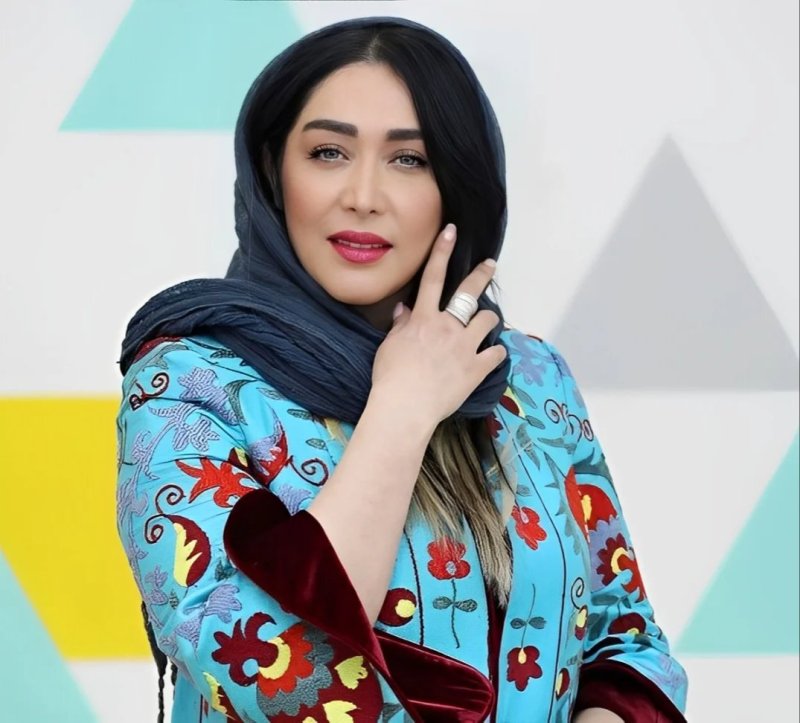 عکس سارا منجزی 1405