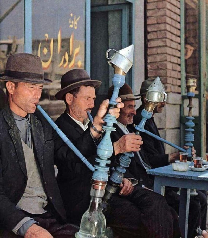 تهران ٬ کافه برادران ٬ سال ۱۳۵۰ خورشیدی ( عکس ) - عصر ایران