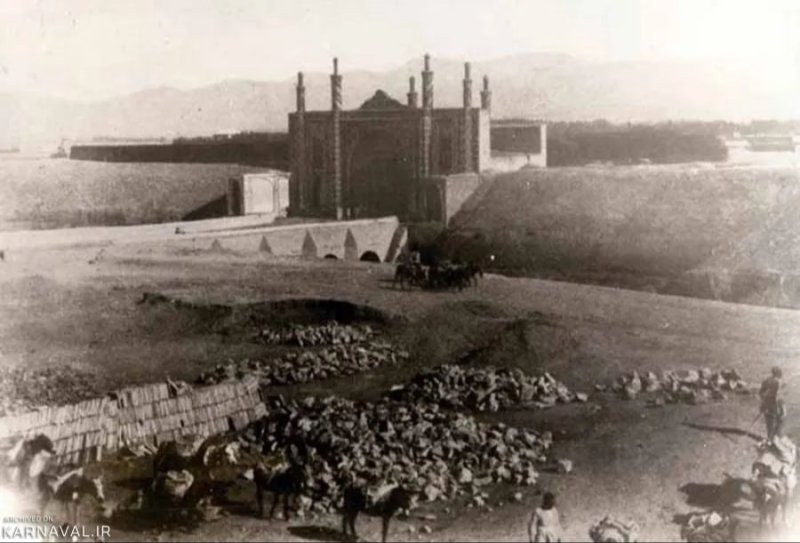 تصویر قدیمی دروازه خانی آباد از بیرون