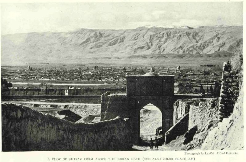 نمایی از شیراز قدیم از بالای دروازه قرآن