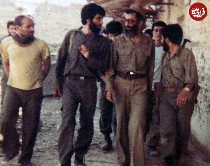عکس - سفر به تاریخ - (( شهید محمد جهان آرا )) در کنار (( رهبر انقلاب )) در جبهه - سال 1359