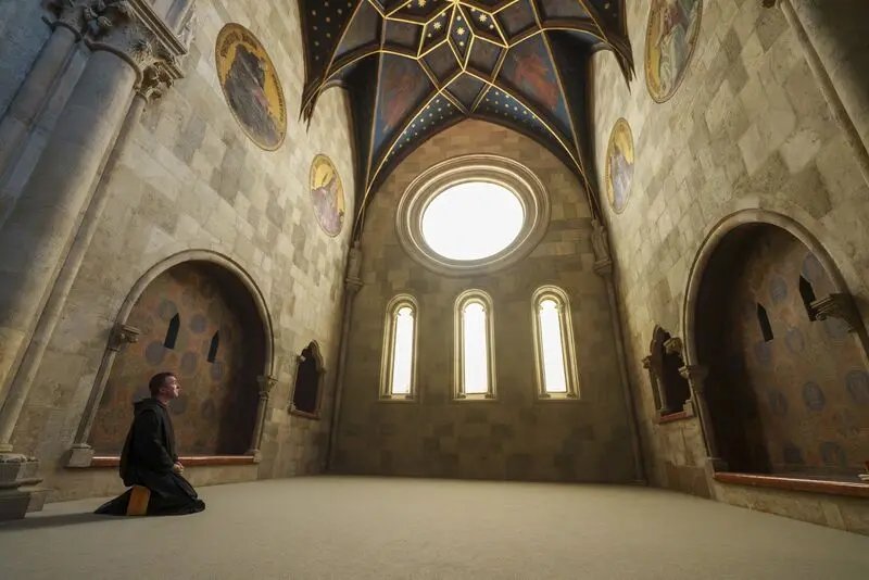 کلیسایی در مجارستان که یکی از قدیمی ترین بناهای مذهبی و فرهنگی و از آثار ثبت شده در فهرست میراث جهانی یونسکو است