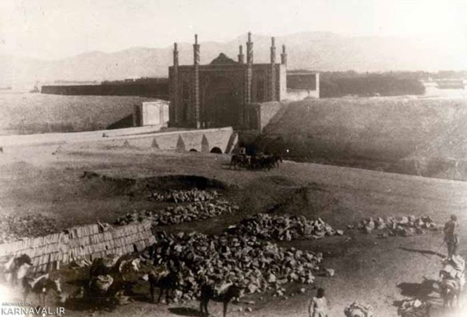 دروازه خانی آباد از بیرون