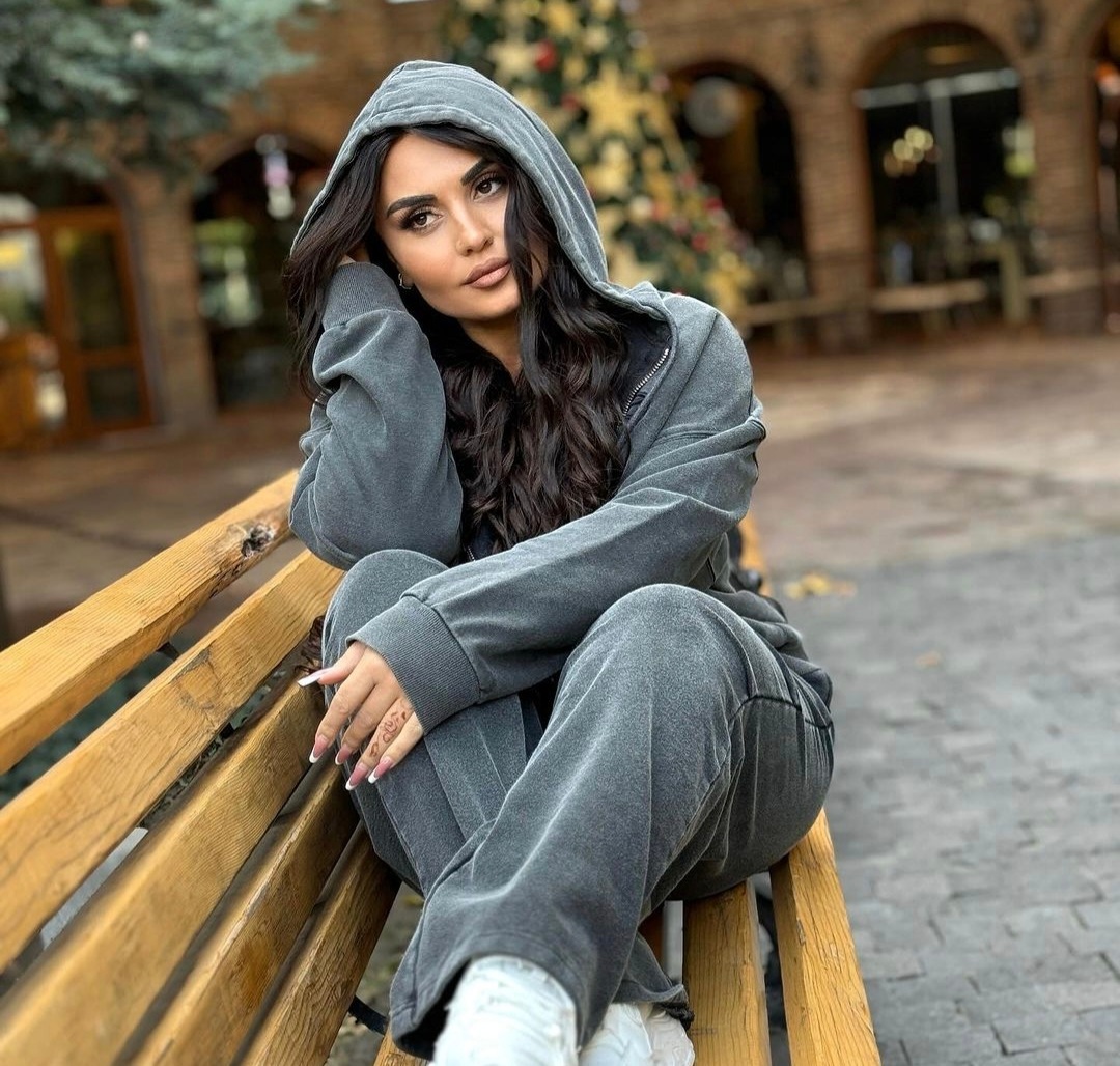  بیوگرافی شبنم تووزلو ( ماجرای سفر به ایران + همسران ) 